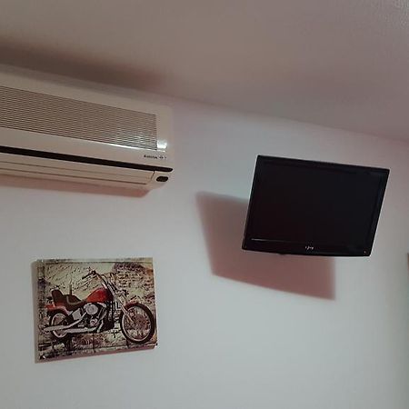 Hostal El Parque Сан-Мартін-де-ла-Вега Екстер'єр фото