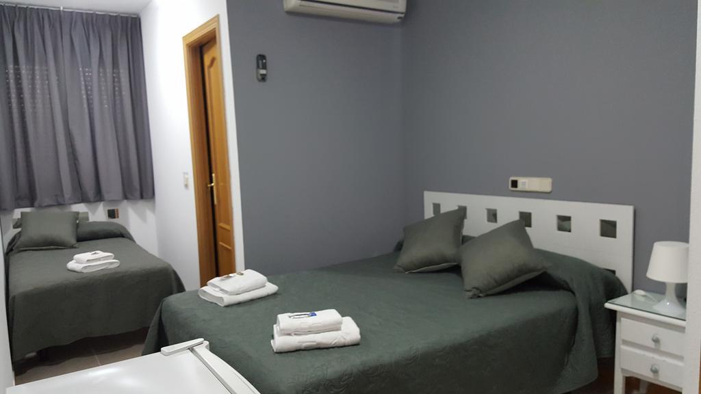 Hostal El Parque Сан-Мартін-де-ла-Вега Екстер'єр фото