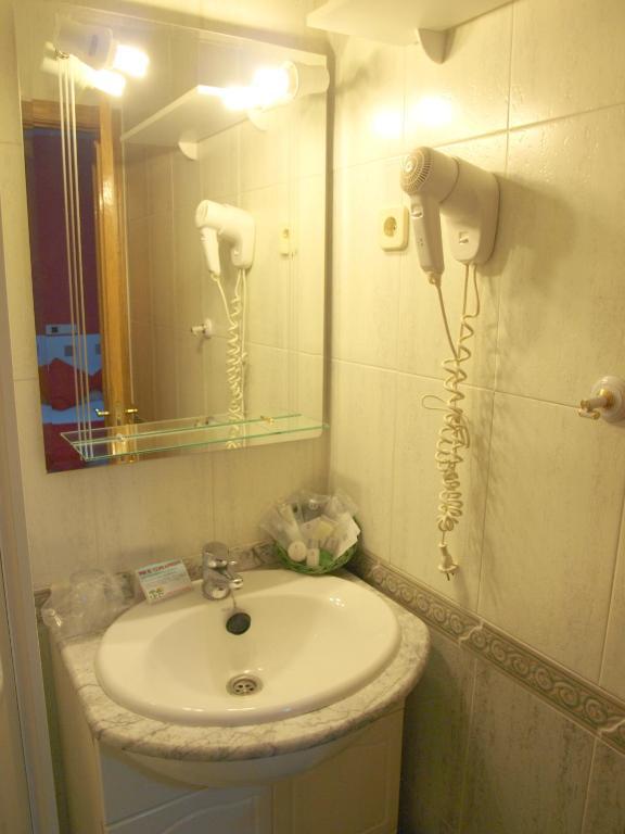 Hostal El Parque Сан-Мартін-де-ла-Вега Екстер'єр фото